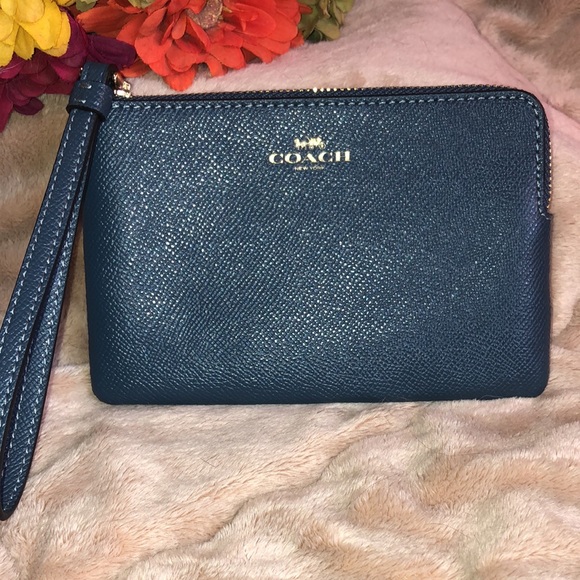 🆕COACH💙🖤Crossgrain Leather Corner Zip Wristl… - Picture 2 of 10